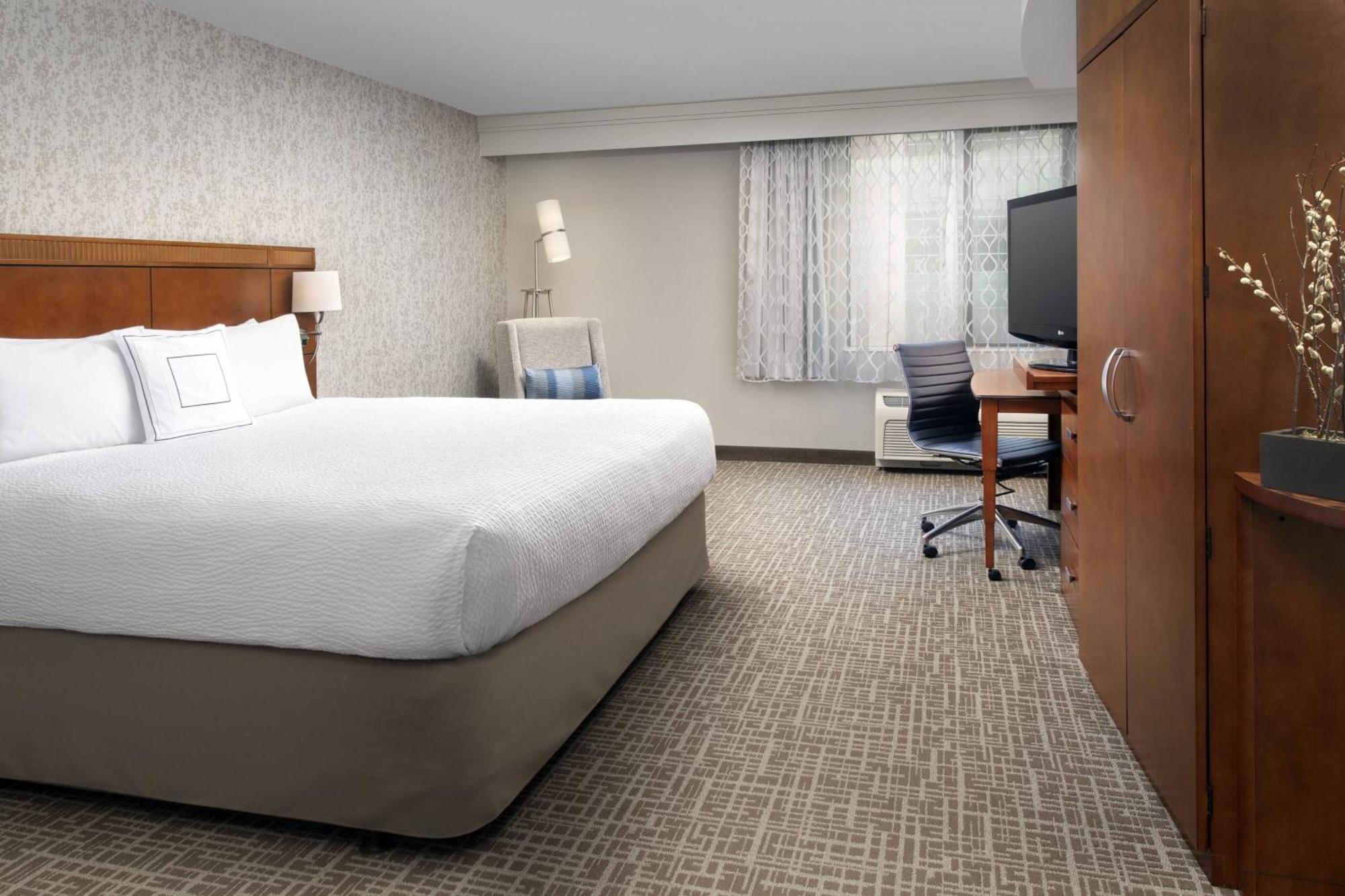 Courtyard Tacoma Downtown Hotel Екстериор снимка