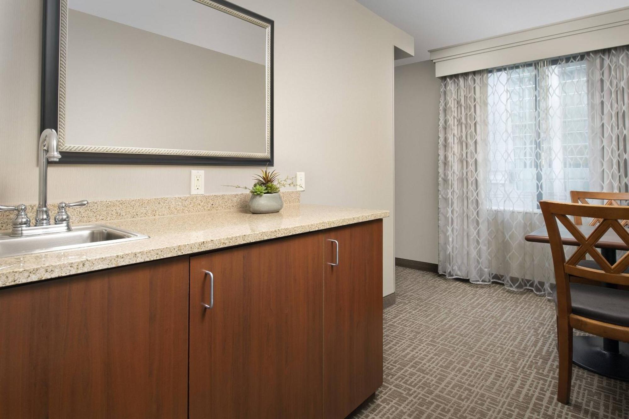 Courtyard Tacoma Downtown Hotel Екстериор снимка