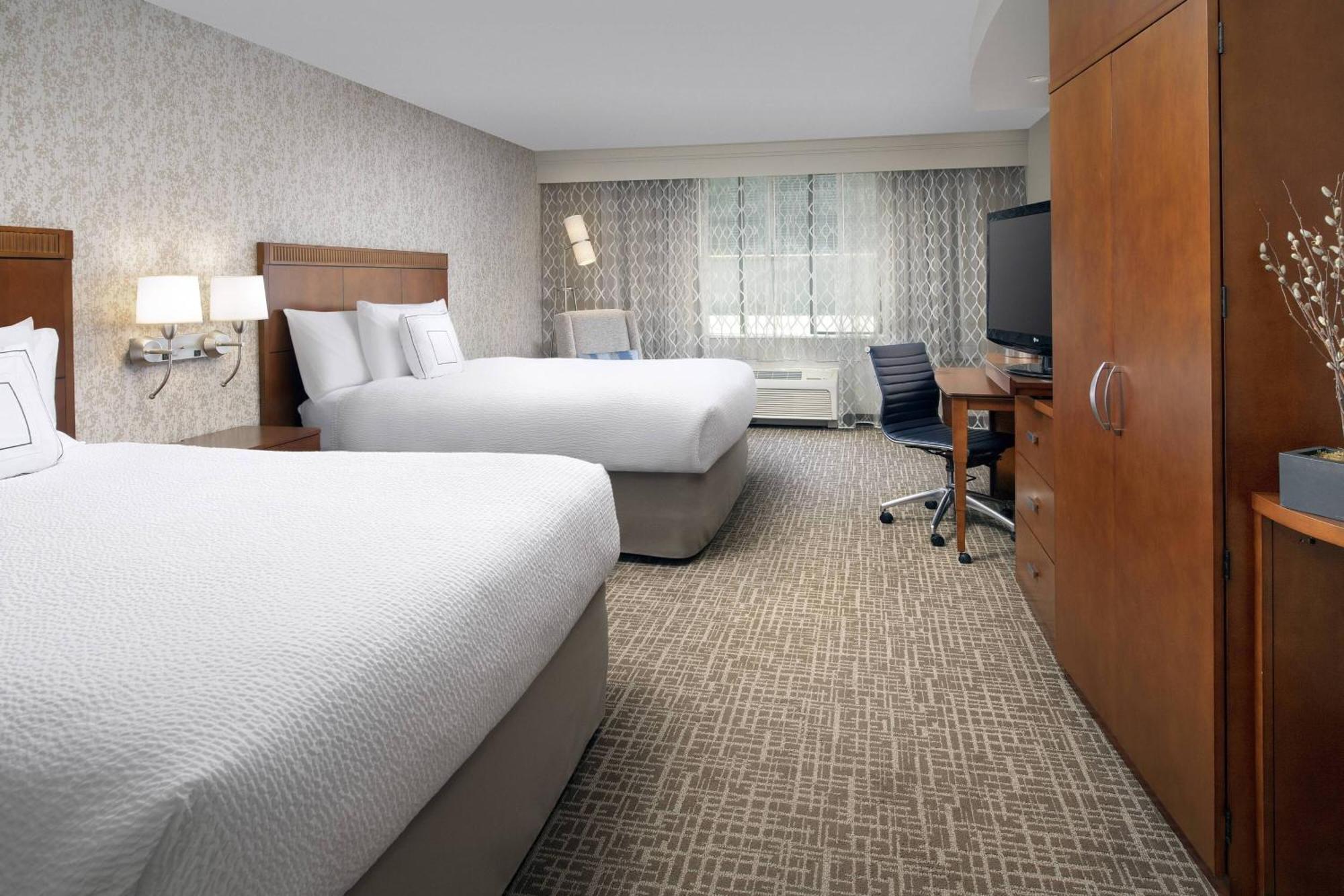 Courtyard Tacoma Downtown Hotel Екстериор снимка