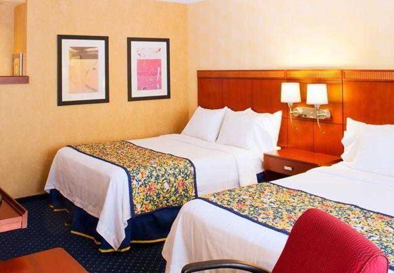 Courtyard Tacoma Downtown Hotel Стая снимка