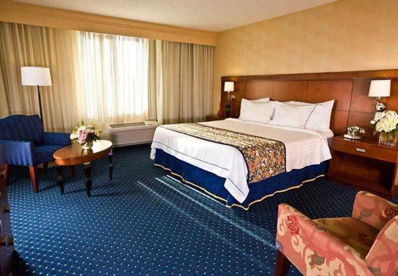 Courtyard Tacoma Downtown Hotel Стая снимка
